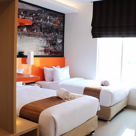 Bliss Soetta Hotel Semarang Extérieur photo