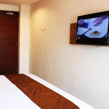 Bliss Soetta Hotel Semarang Extérieur photo