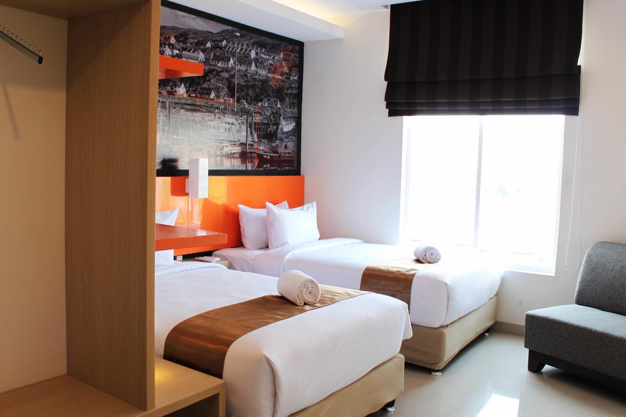 Bliss Soetta Hotel Semarang Extérieur photo