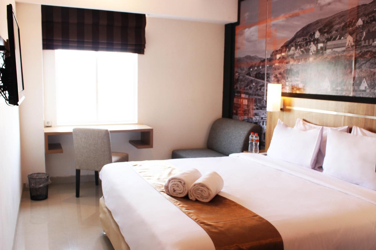 Bliss Soetta Hotel Semarang Extérieur photo