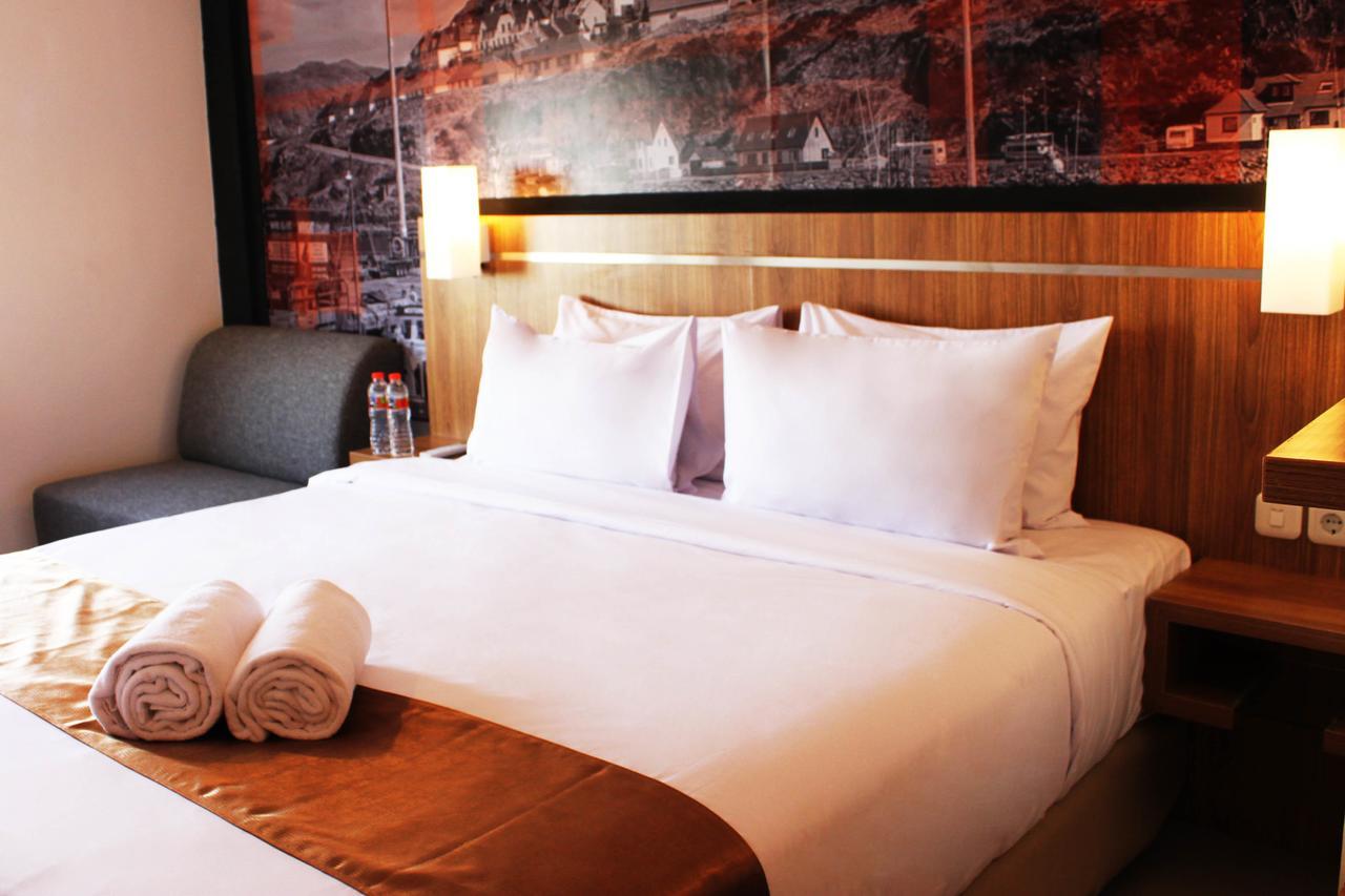 Bliss Soetta Hotel Semarang Extérieur photo