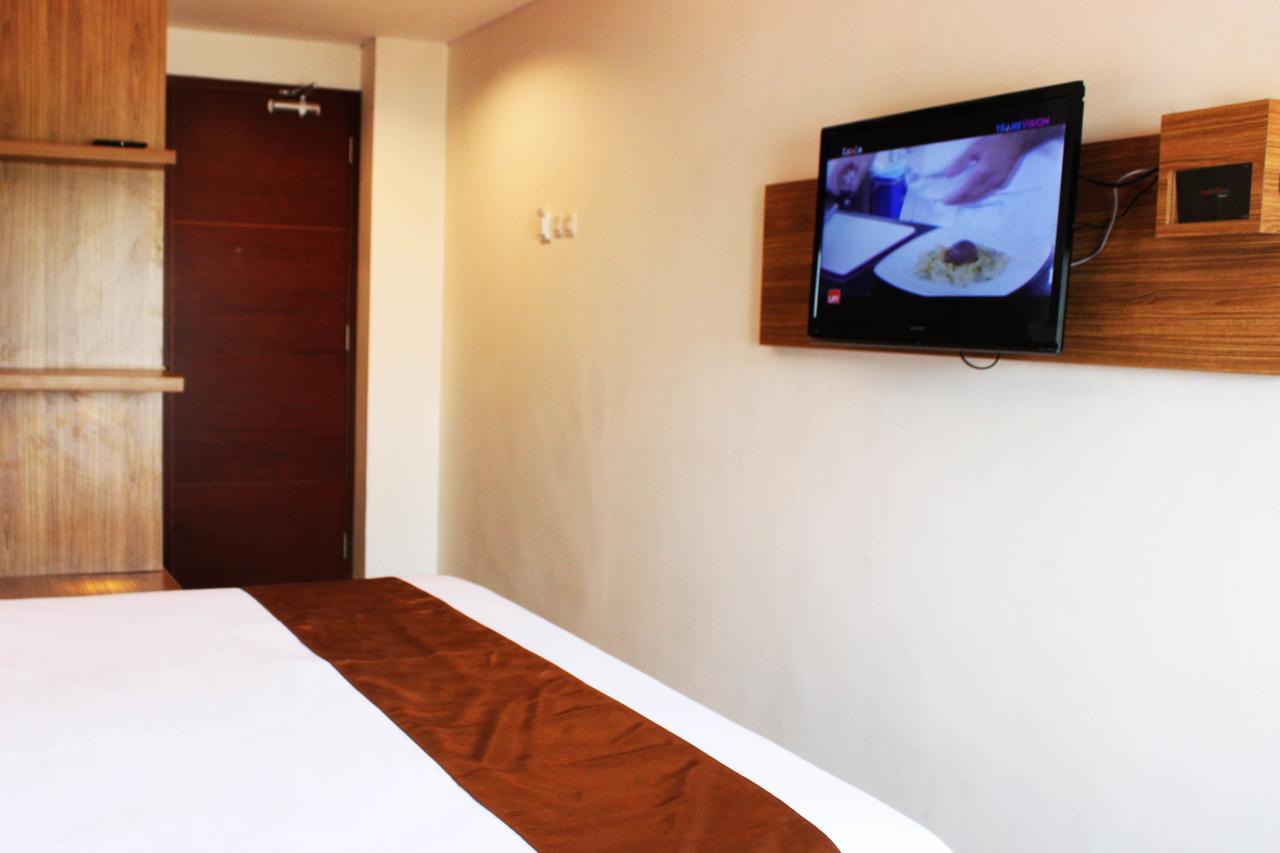 Bliss Soetta Hotel Semarang Extérieur photo