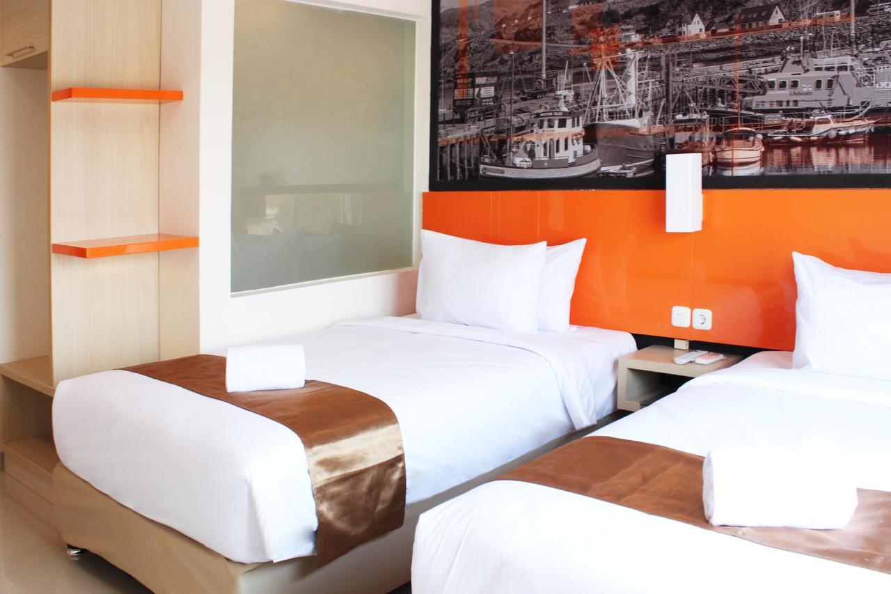 Bliss Soetta Hotel Semarang Extérieur photo