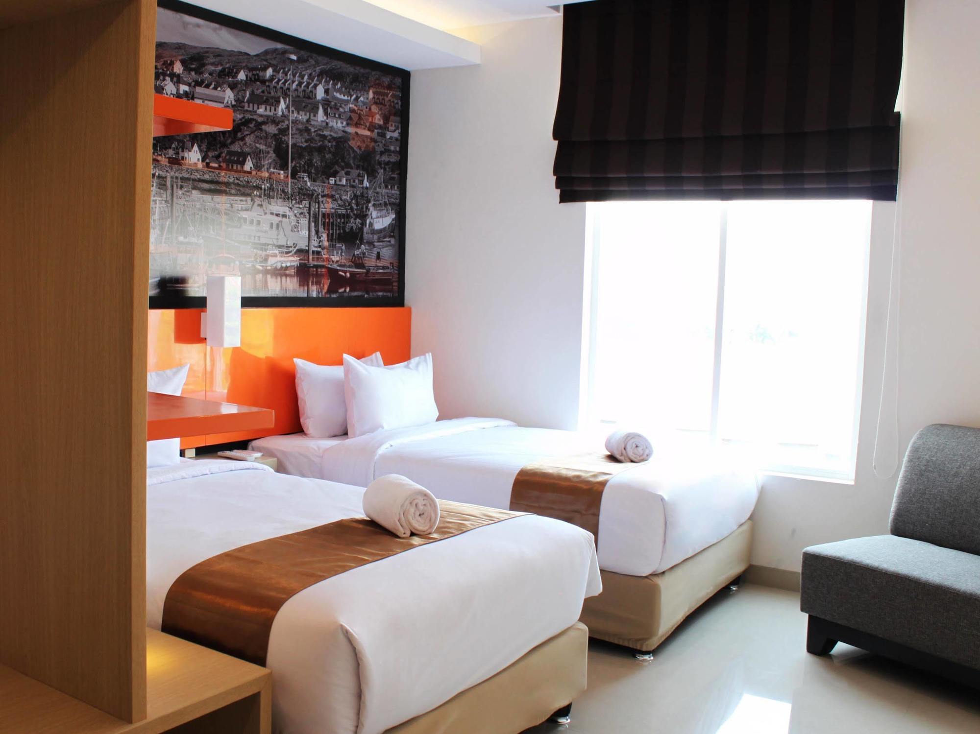 Bliss Soetta Hotel Semarang Extérieur photo